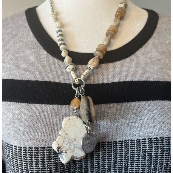 Stylish Necklaxe with Natural Features!! - Picture 1 of 9